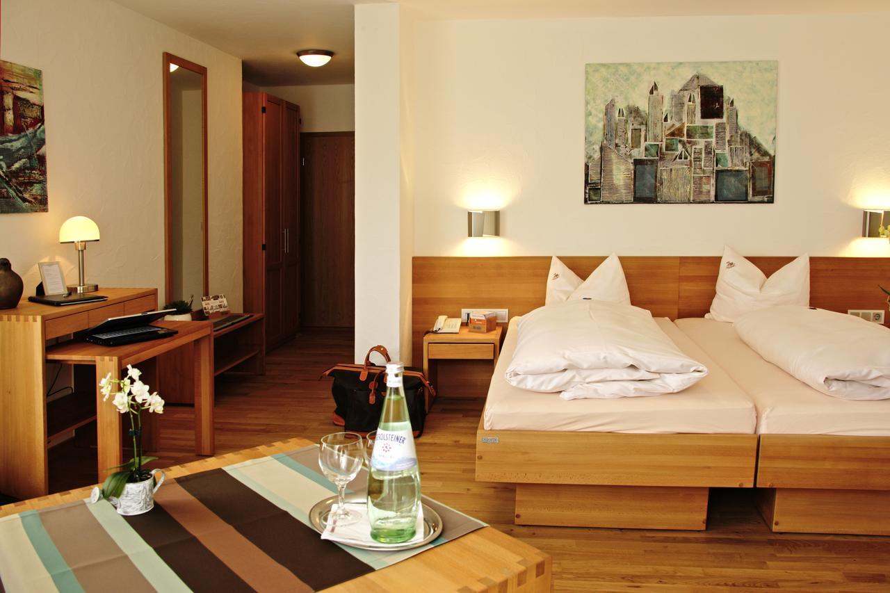Hotel- Restaurant Zum Schwan Waldfischbach-Burgalben Luaran gambar